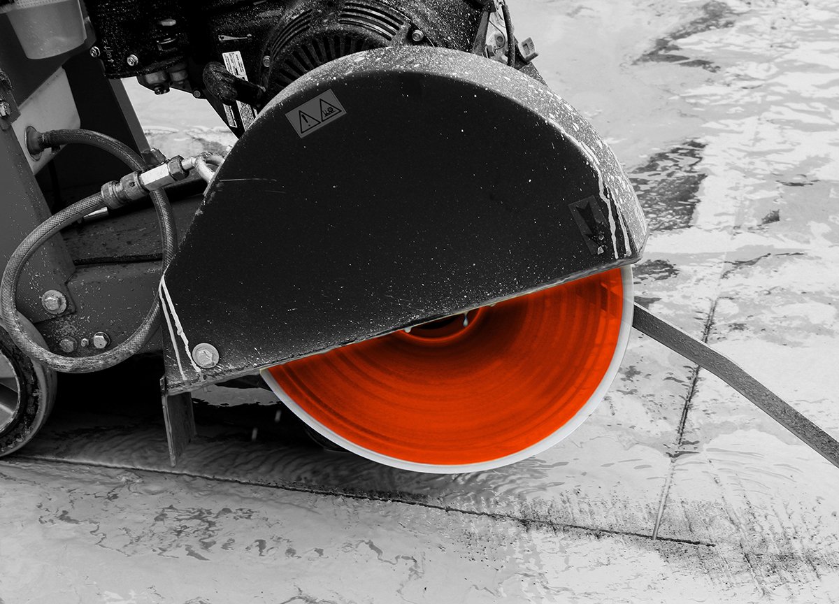 Diamond cutting blades
