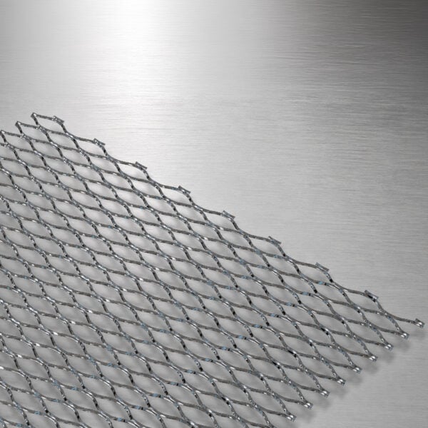 Galvanised expanded metal lath sheet with diamond mesh pattern