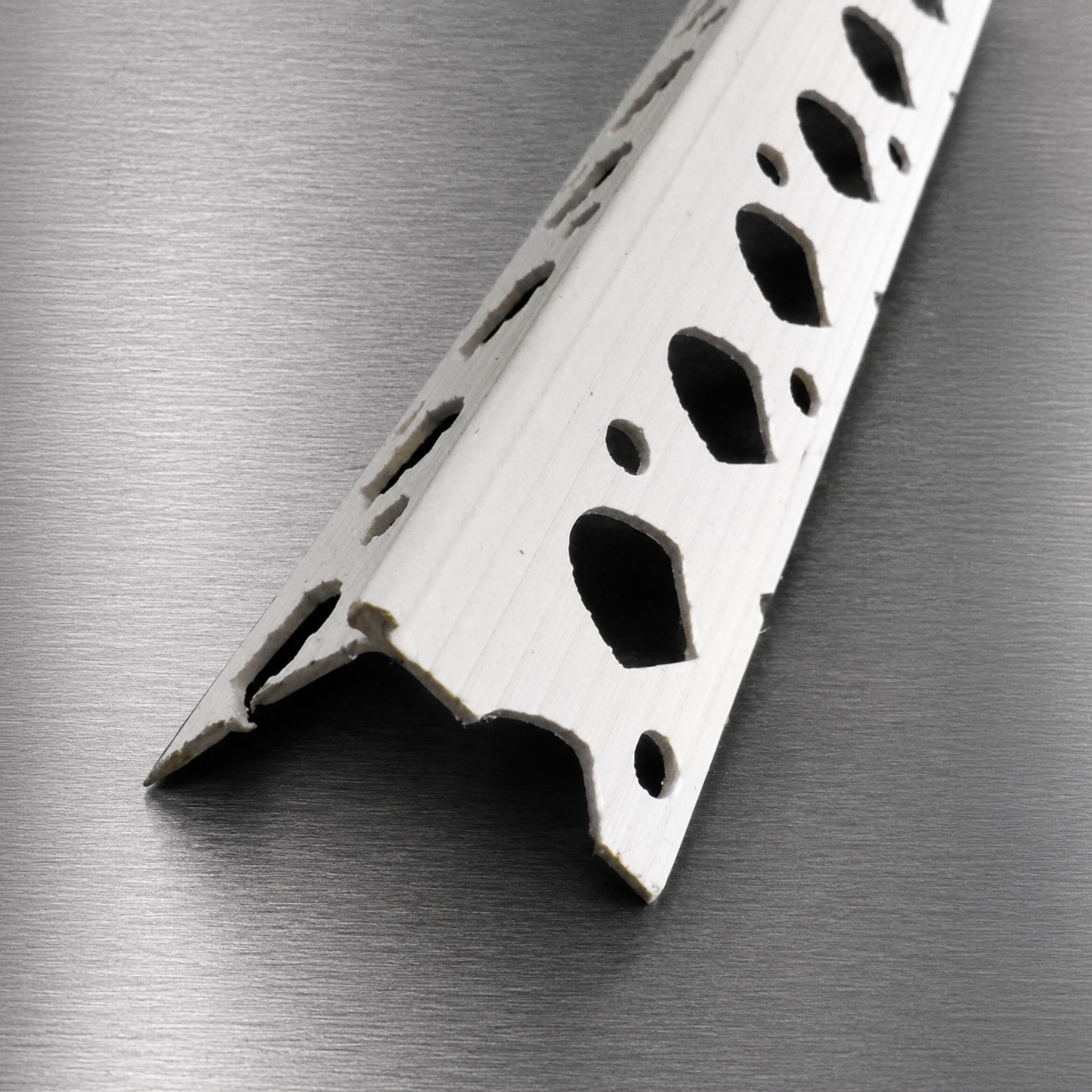 PB2-3 White uPVC plastering bead with perforated wings